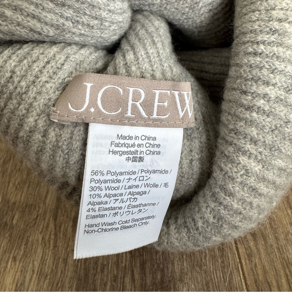 Like new! J. Crew Ribbed beanie in Supersoft Yarn - Light Gray - Picture 3 of 5